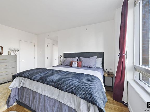 5th image of 2 River Ter APT 21F