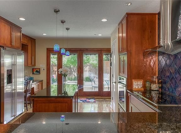 4th image of 2217 Stanley Ave