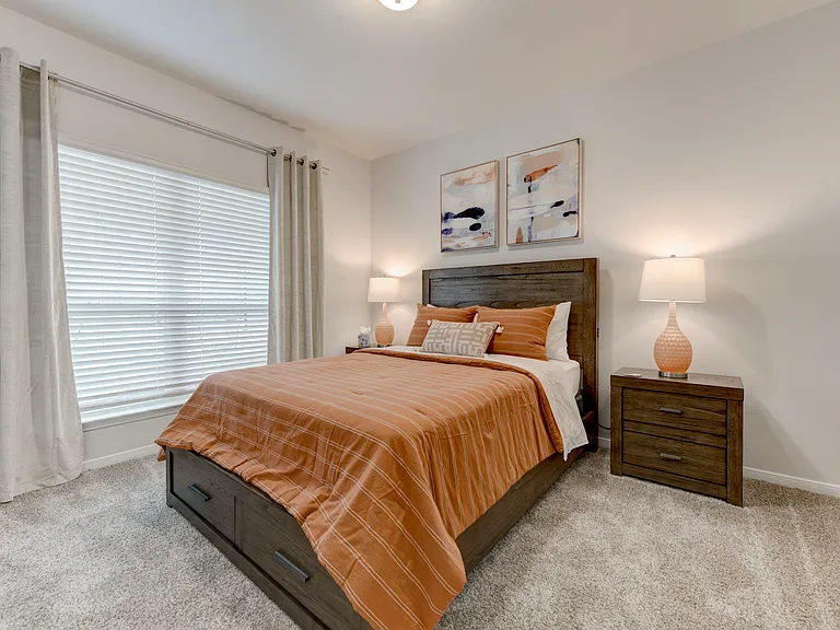 Bedroom 1 (queen)