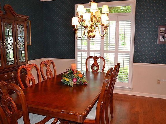3rd image of 1854 River Park Dr