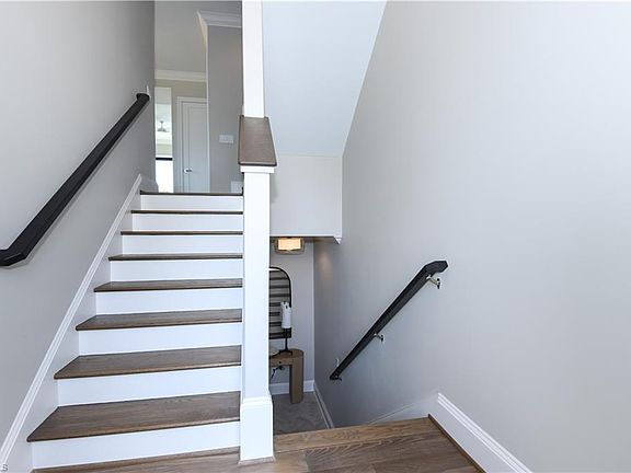 5th image of 3233 W Friendly Ave