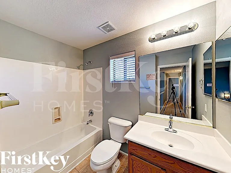 2430 W Via Dona Rd — Photo 14