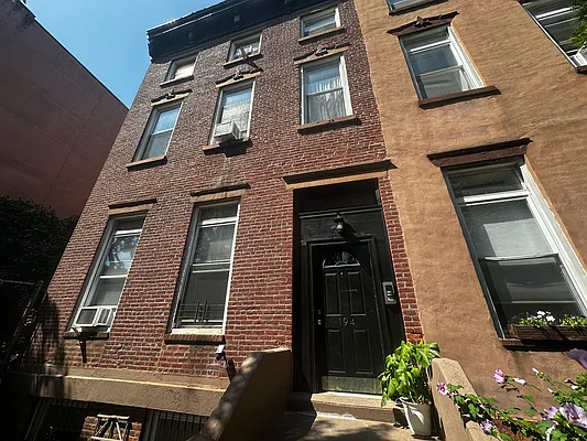 Rented by Fifth & Forever LLC | media 37