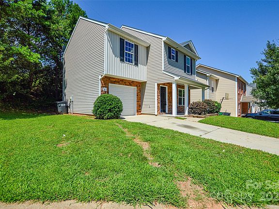 2nd image of 224 Ravenridge Ct