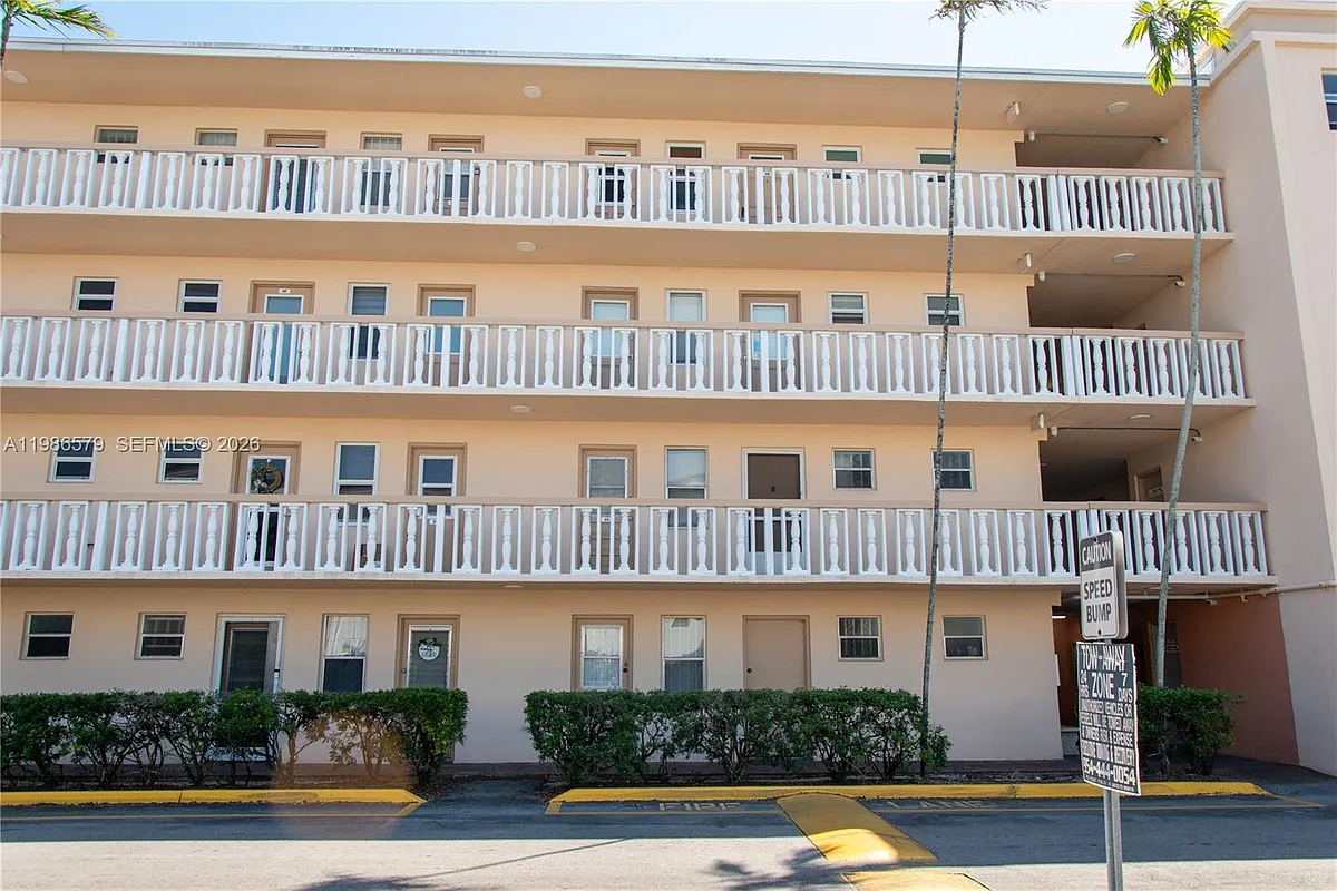 Building Photo - 505 E Dania Beach Blvd #4-2E