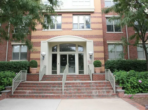 24 Avenue At Port Imperial APT 309, West New York, NJ 07093