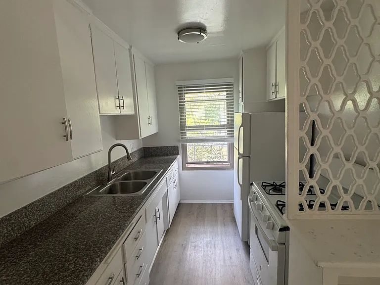 8619 Belford Ave — Photo 3