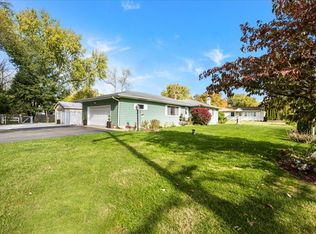 1302 Cary Rd, Algonquin, IL 60102