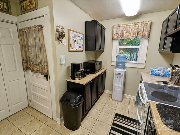 4th image of 46 Tree Farm Rd