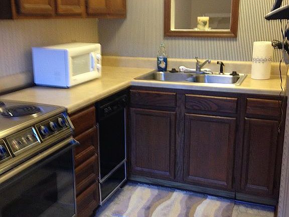 Dine in Kitchen