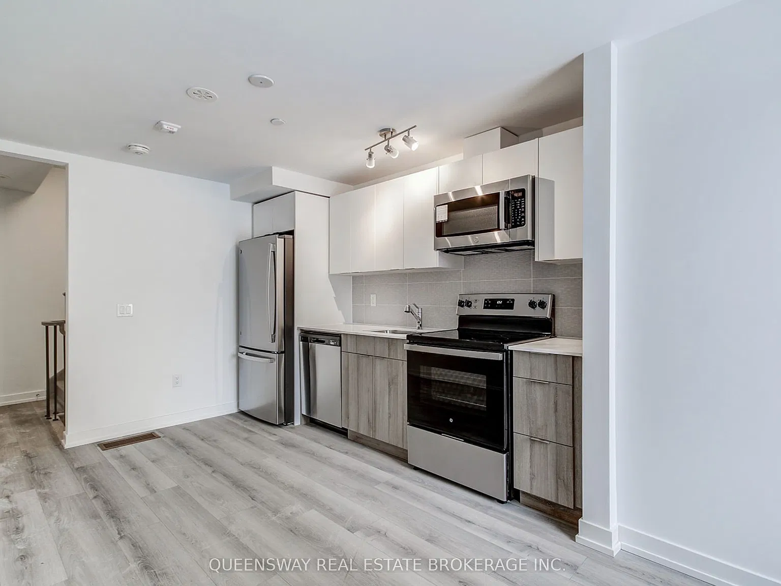 6 bed, $3,200 — Photo 4