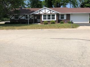 1546 W Fairfield Ct, Glendale, WI 53209