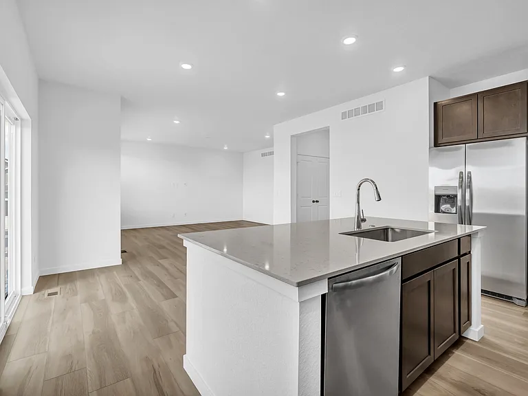 10943 Snowdon St — Photo 8