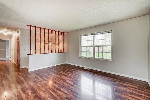 7807 Heatherglen Dr — Photo 4