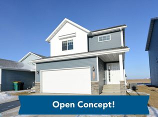 1146 Highland Ln W, West Fargo, ND 58078
