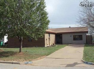 1307 Sunset Dr, Iowa Park, TX 76367