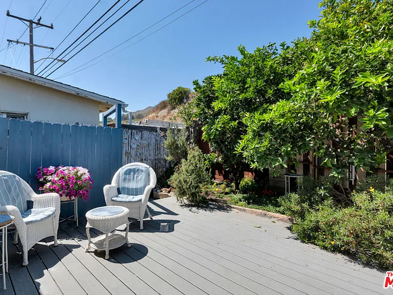 24528 Malibu Rd — Photo 8