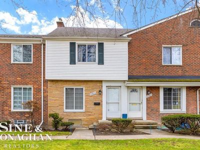 22821 Lakeshore Dr, Saint Clair Shores, MI, 48080