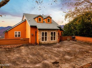 1409 Arbon Dr, Gatlinburg, TN 37738