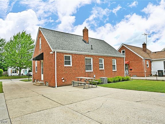 4th image of 1239 Churchill Rd