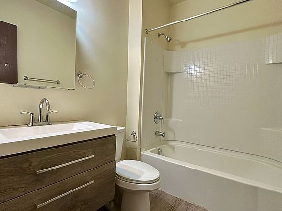 4th image of 304 Meyran Ave #175