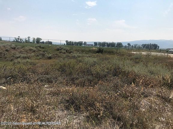 2nd image of 147 Tumbleweed Ln