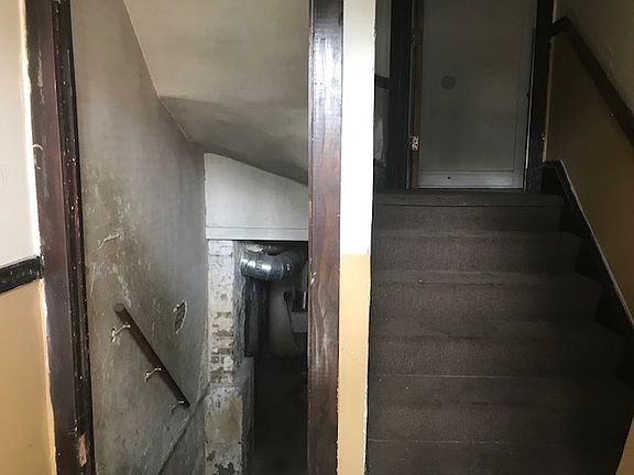 3rd image of 8518 S Hermitage Ave