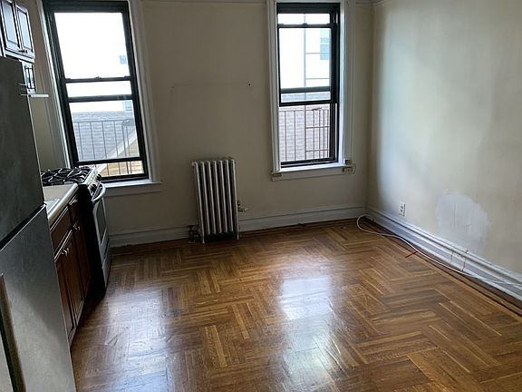2nd image of 2025 Regent Pl APT C1