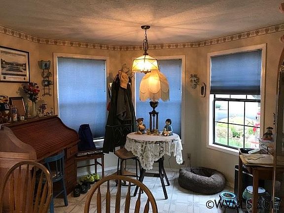 4th image of 785 Wildflower St NE