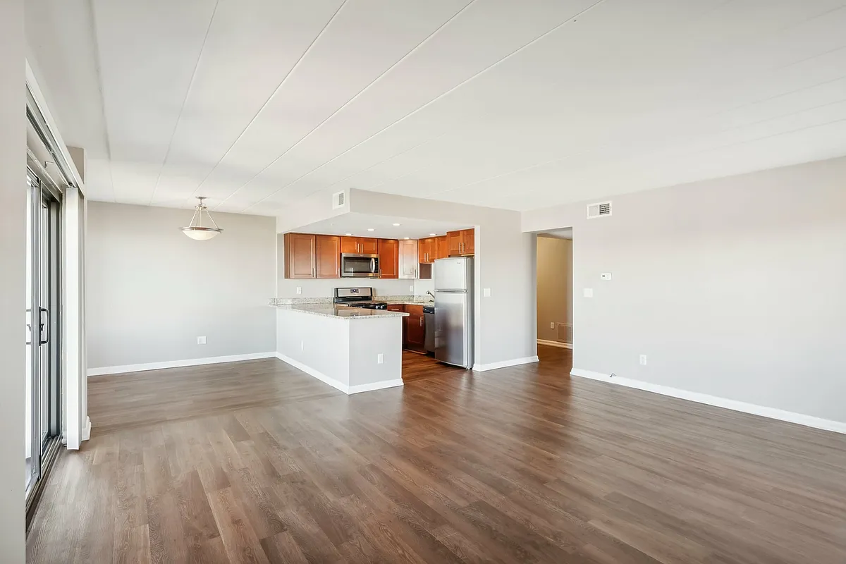 Modern Flooring - Grandview Pointe Apartments