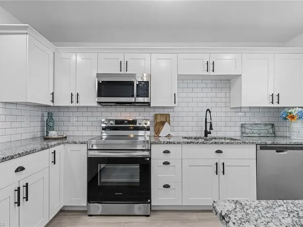 1466 Palm Woode DR, FORT MYERS, FL 33919