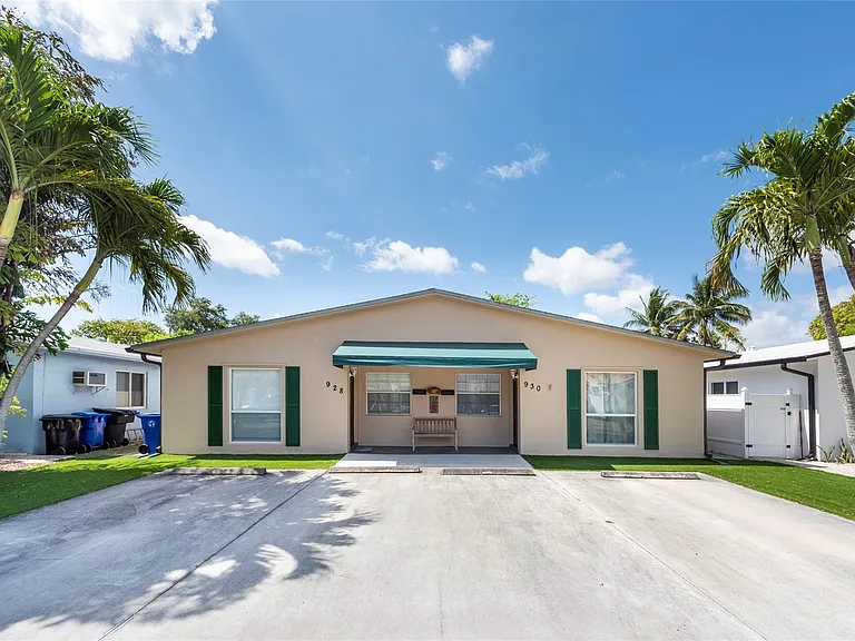 930 Mandarin Isle — Photo 1