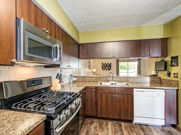 3rd image of 7162 Crofton Ct