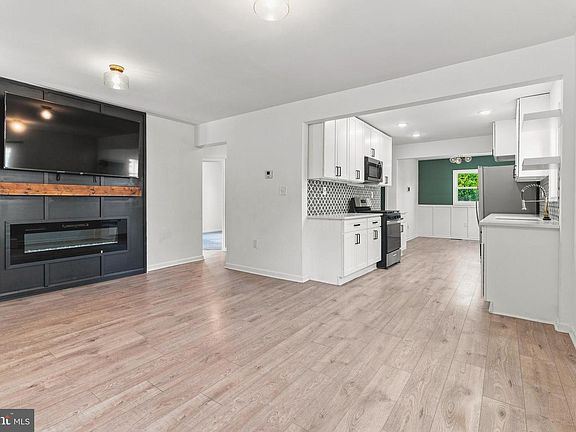 3rd image of 3812 Hamilton Ave