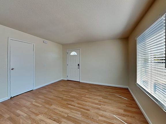 4th image of 105 Kennison Ct