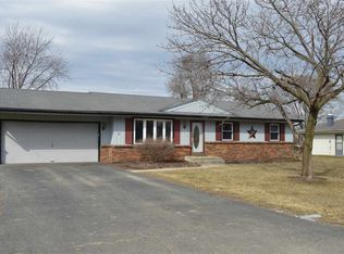 8692 Polaris Dr, Machesney Park, IL 61115