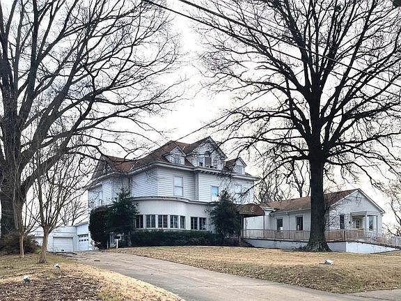 3rd image of 416 N Sampson Ave