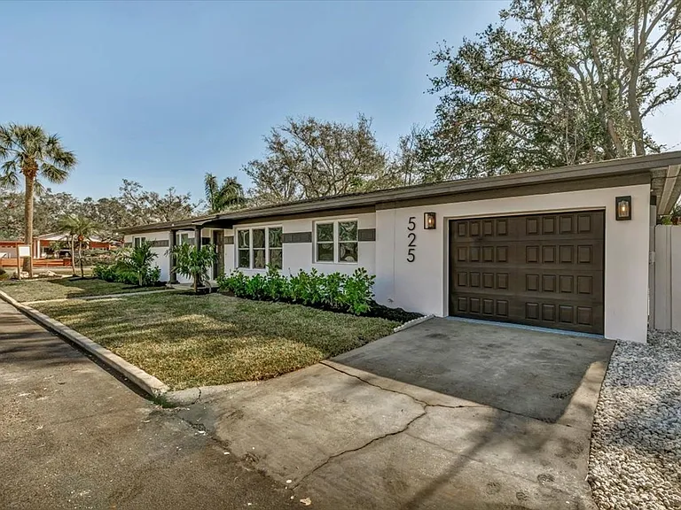 525 Lamara Way NE — Photo 2