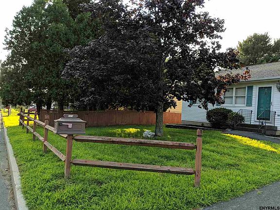 3rd image of 223 Sherman Ave