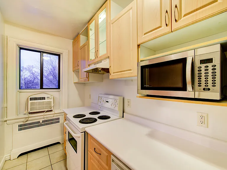 938 Avenue Rd #3 — Photo 27