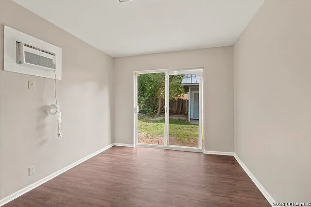 4515 Clear Spring Dr — Photo 10