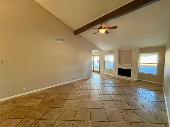 1594 Boulder Creek Rd, Oceanside, CA 92056