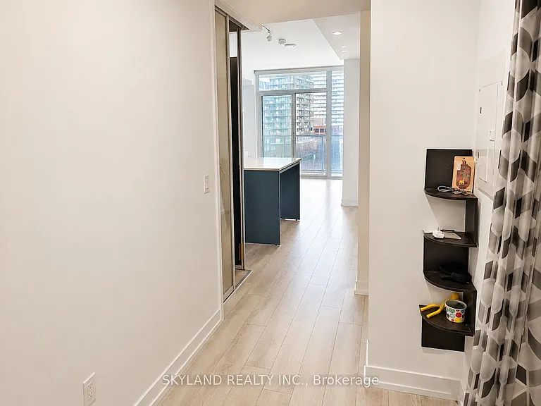 33 Helendale Ave #713 — Photo 1