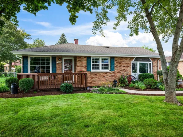 508 Spring St, Roselle, IL 60172