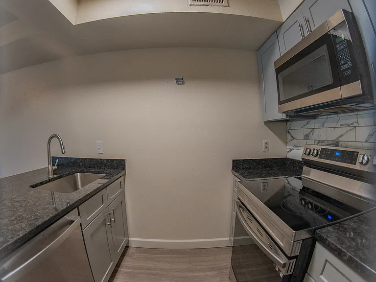 Varsity Townhouses - Student Housing — Photo 8