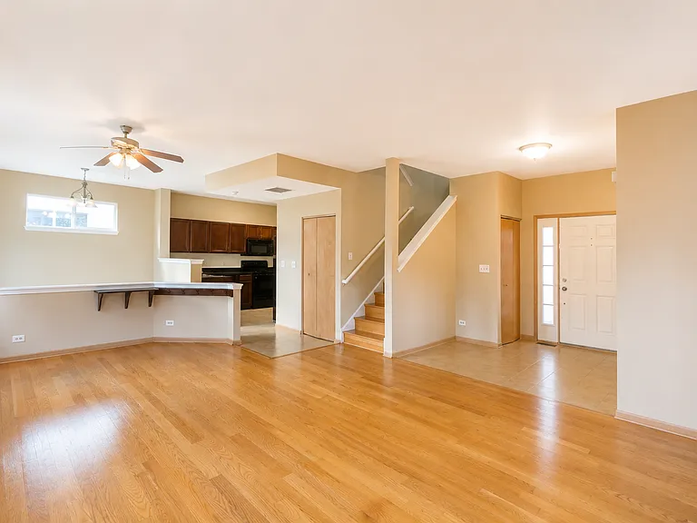 1858 S Hamlin Ln — Photo 5
