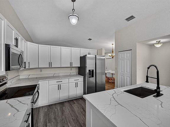 4th image of 2424 SW 162nd Avenue