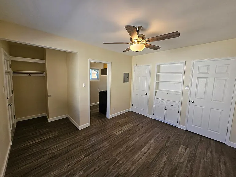 548 N Mariposa St #D — Photo 2