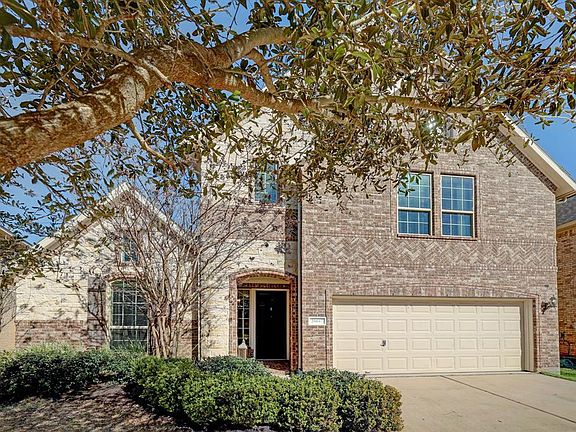 GORGEOUS home nestled on a cul-de-sac in the heart of Fairfield!