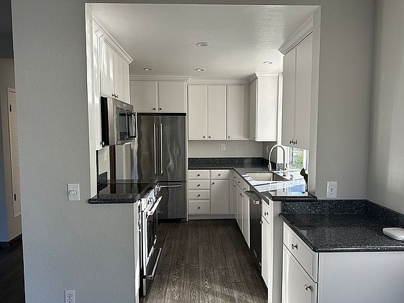 4th image of 1901 Chelsea Way